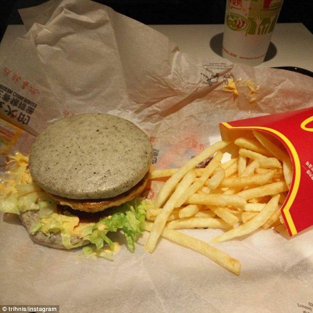 credit: http://www.dailymail.co.uk/femail/food/article-3277954/Fast-food-fans-left-baffled-McDonald-s-unveils-Modern-China-Burger-GREY-buns.html