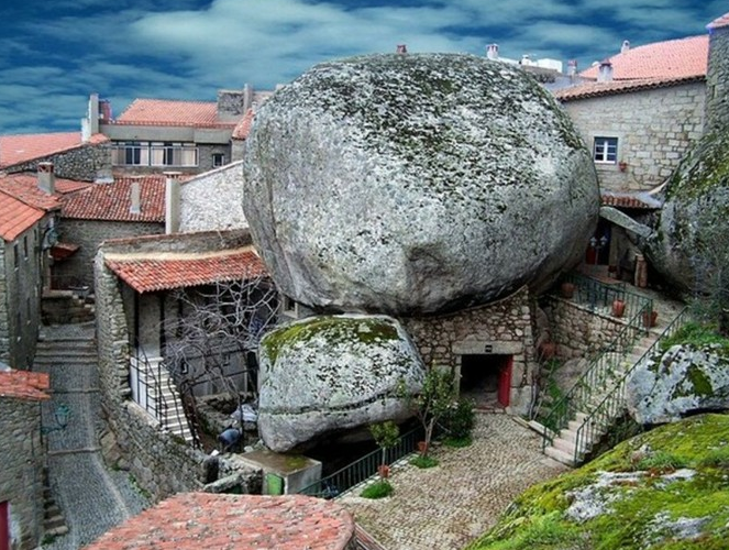 『ポルトガルで最高の村』ポルトガルのセラ・ダ・エステラに勇気がないと住めない古代町がある！