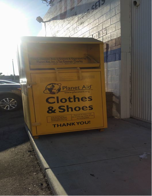ロサンゼルス移住生活〜アメリカの古着回収ボックス　回収された衣類のその後が素晴らしい！